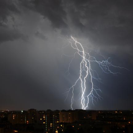 Photo: Dramatic lightning streaks in the night sky